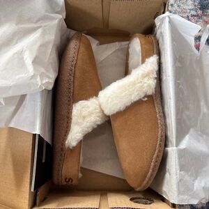 Cozy Tan Sorel Slip-On Slippers with Cream Shearling